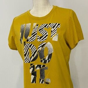 Nike women’s shirt